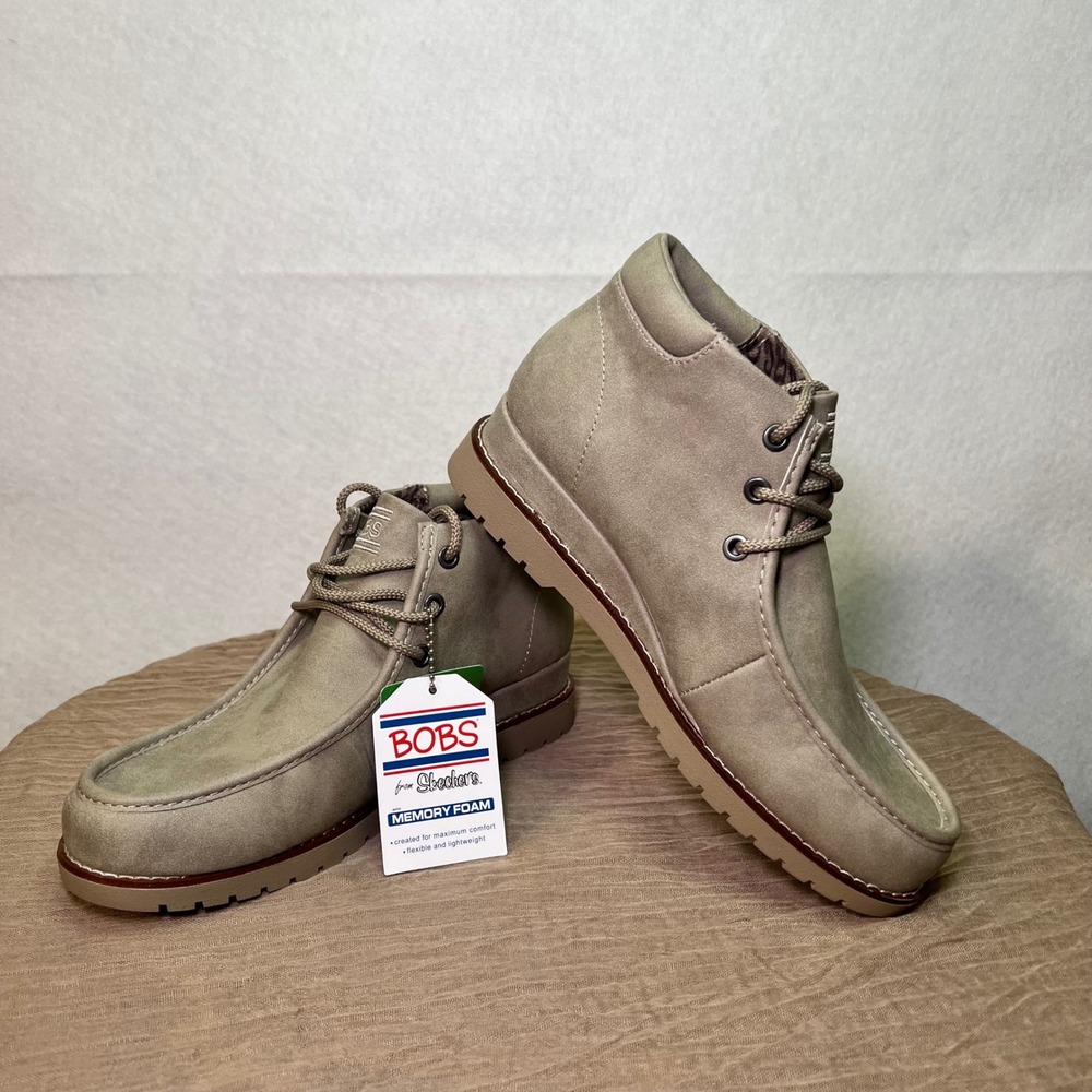 NWOB Skechers BOBS Chill Lugs Taupe Vegan Memory Foam Chukka Boots Womens 8